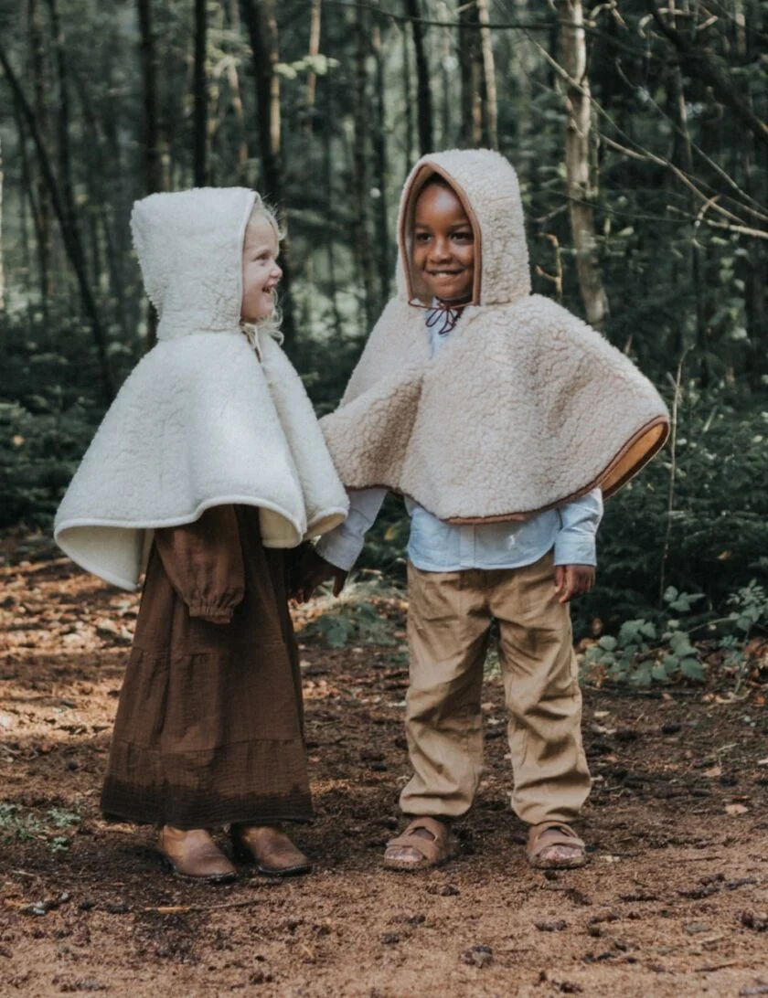 Kinderponcho van wol - Kinderponcho van wol jongen meisje lifestyle - Kinderponcho van wol - Bruin 0-2