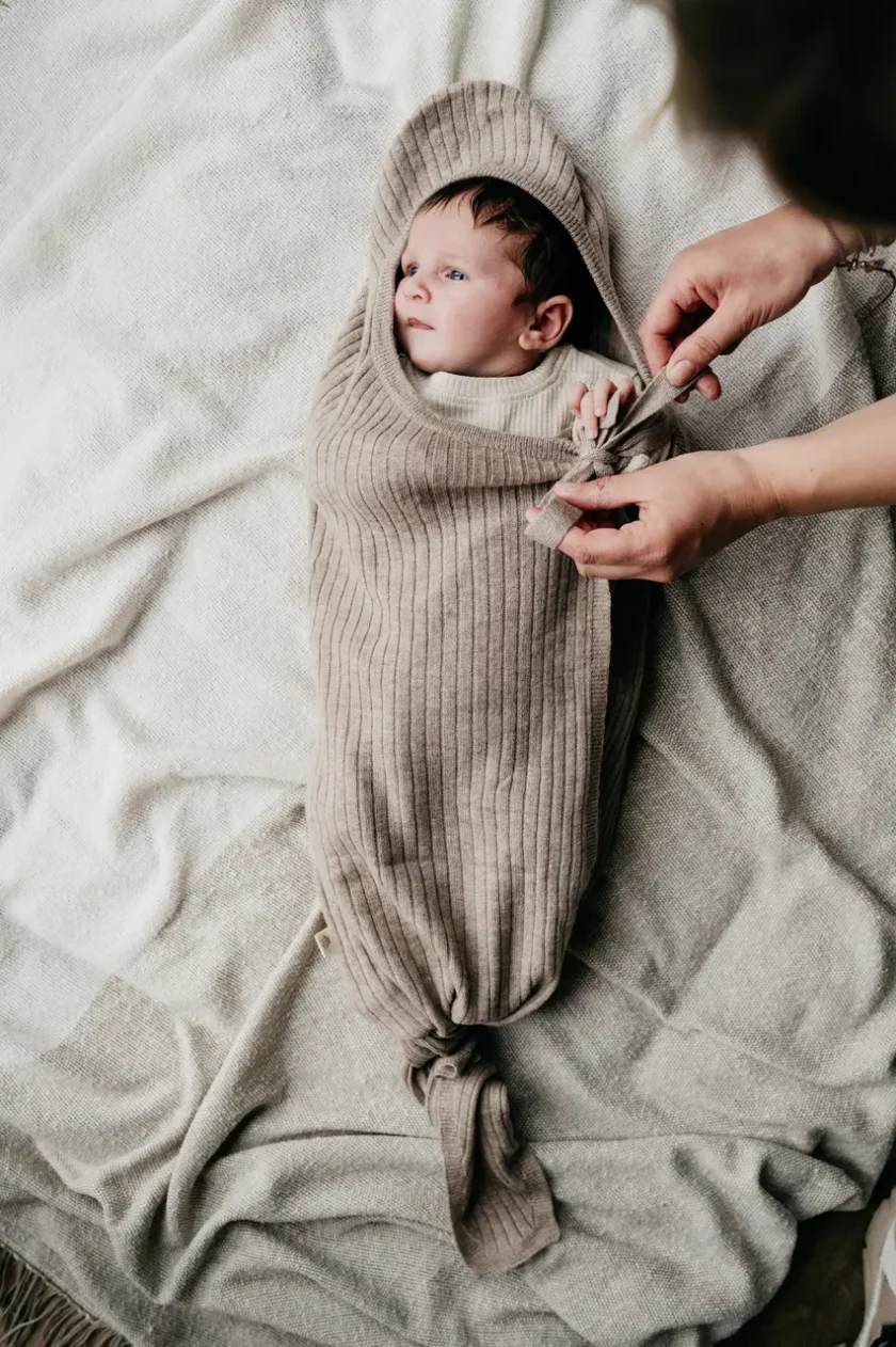 Newborn Wolletjes Pakket - Newborn wolletjes pakket cocon knopen stap3 - PAK/NEWBORN/BEIG